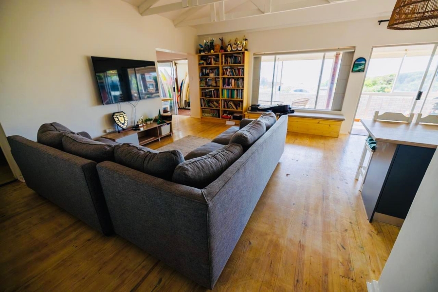5 Bedroom Property for Sale in Wavecrest Eastern Cape